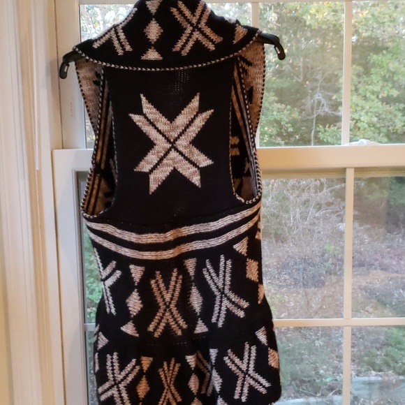 Cape style sweater vest Small -Black and tan - Picture 4 of 6
